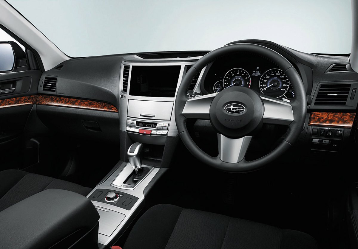 Subaru Legacy 2013 с правым рулем