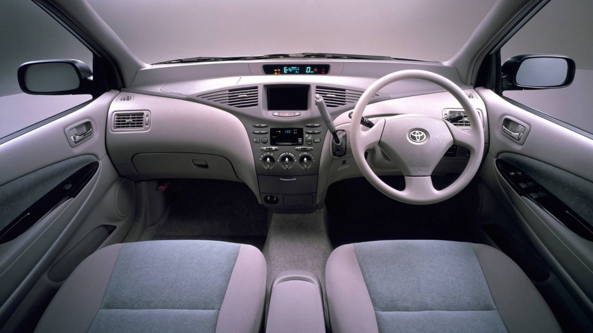 Toyota Prius салон правый руль 2000