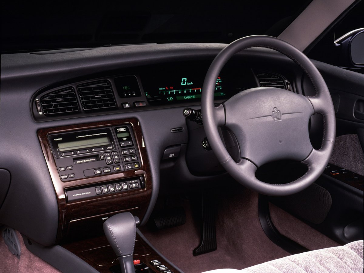 Toyota Crown Majesta 140