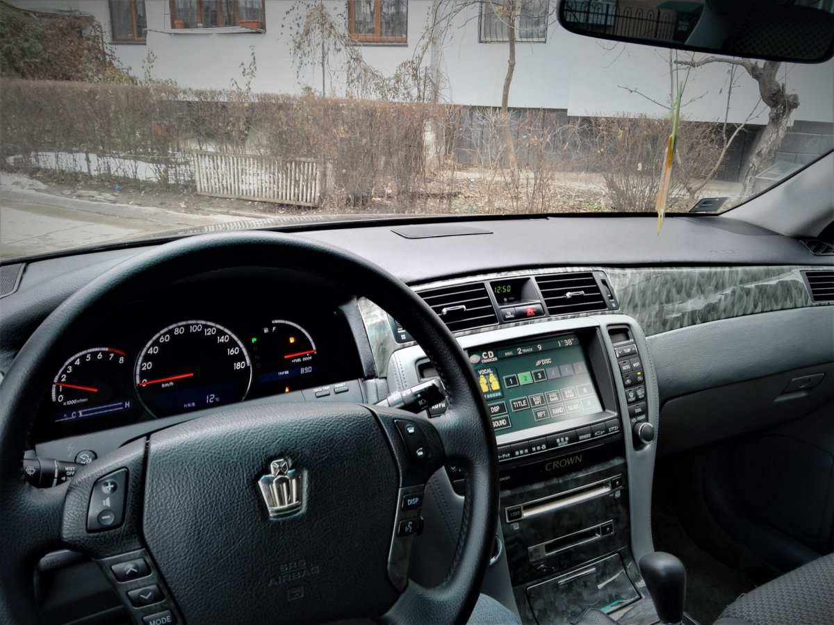 Тойота Краун 180 салон