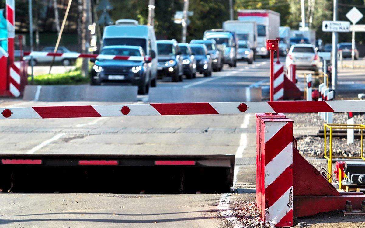 Шлагбаум поезд