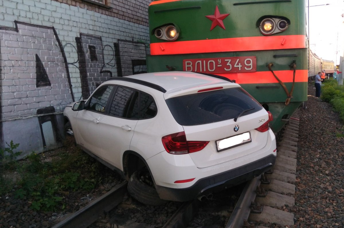 Столкновение поезда с авто