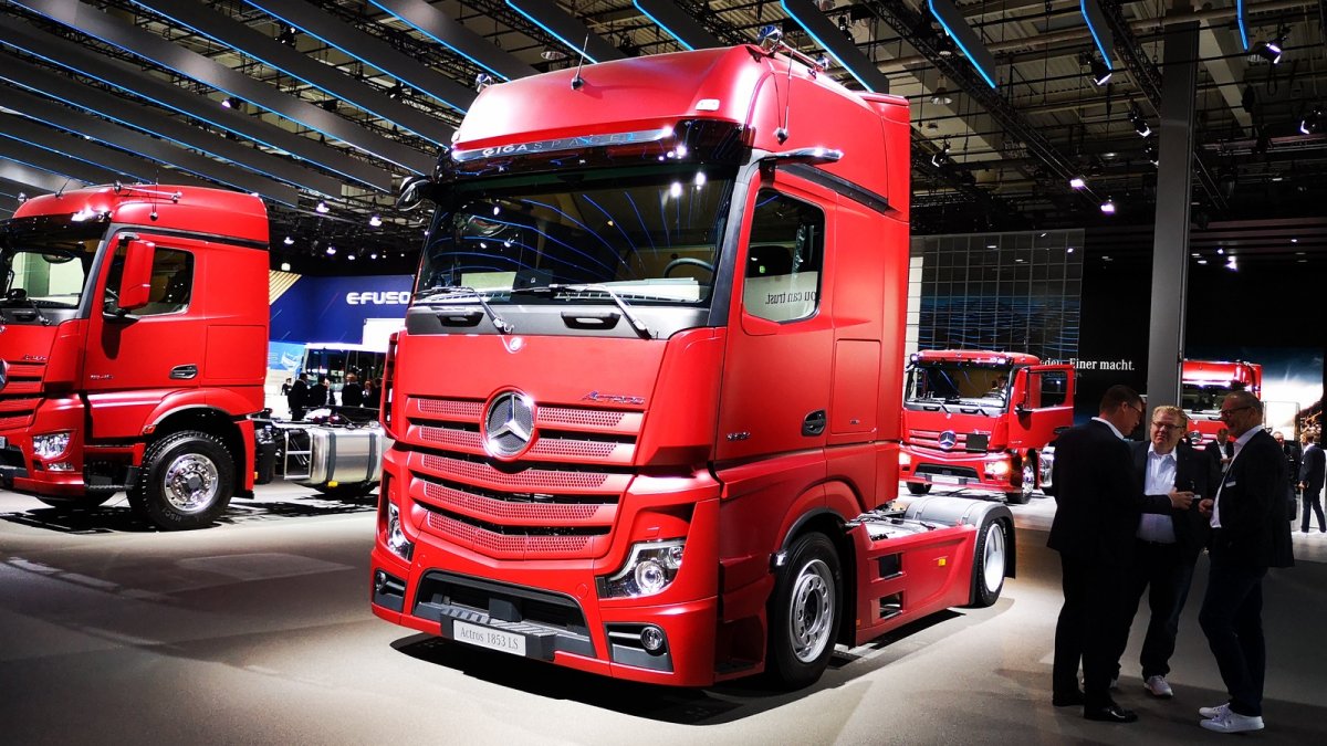 Грузовик Мерседес Актрос 2019