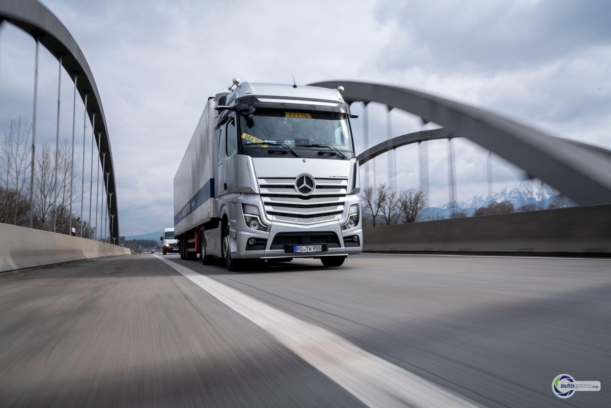 Грузовик Мерседес Бенц Актрос