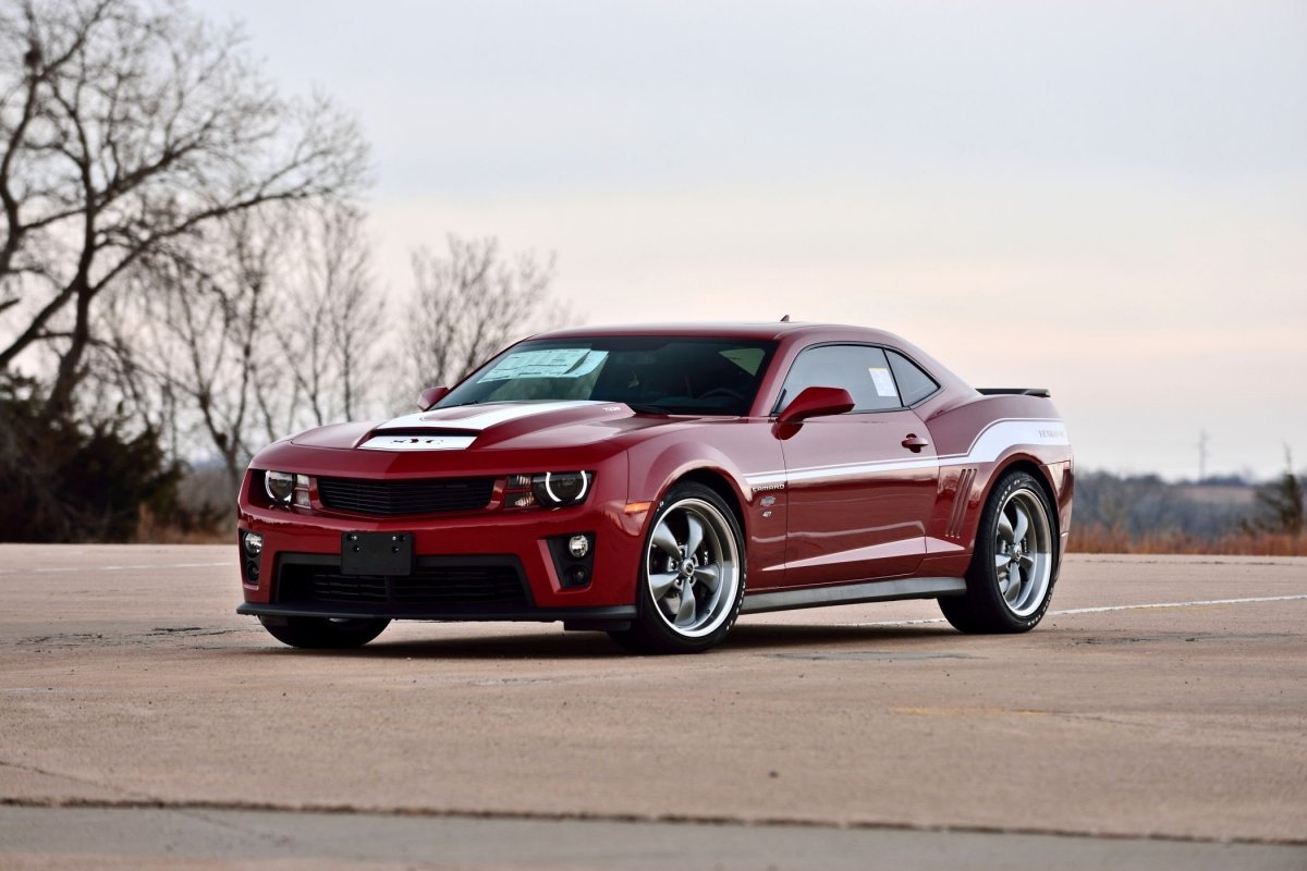 Форд Мустанг красный