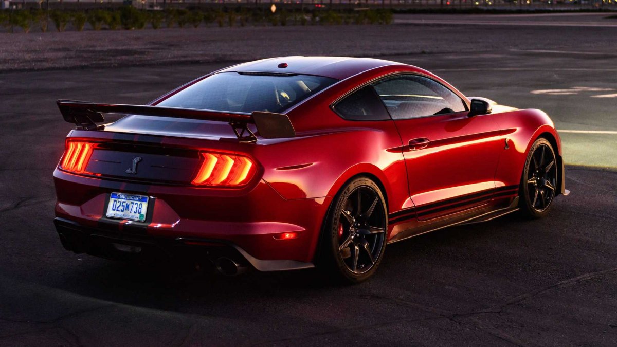 Форд Мустанг Шелби gt 500 2020