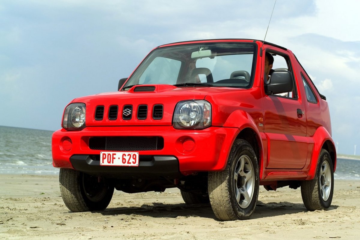 Маленький джип Сузуки Джимни
