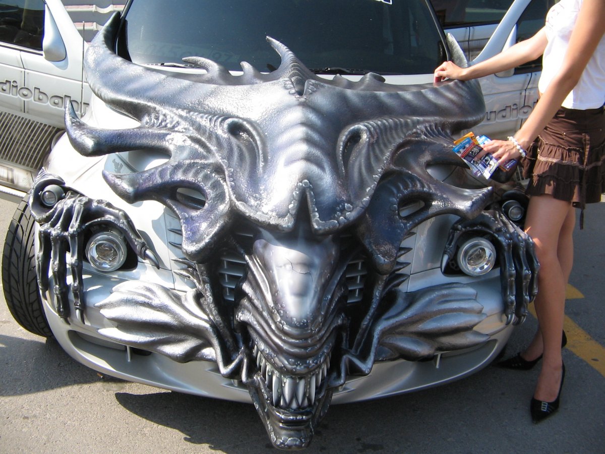 Страшная аэрография на автомобиле