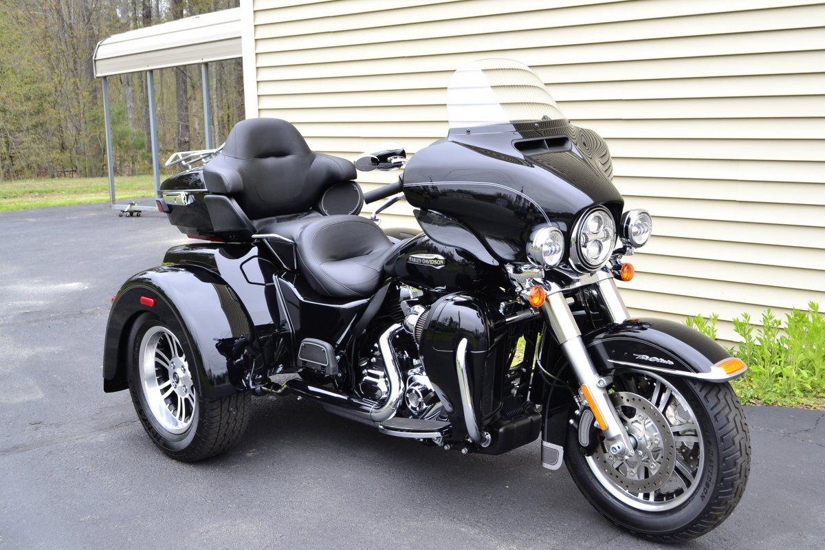 Трёхколёсный мотоцикл Harley Davidson