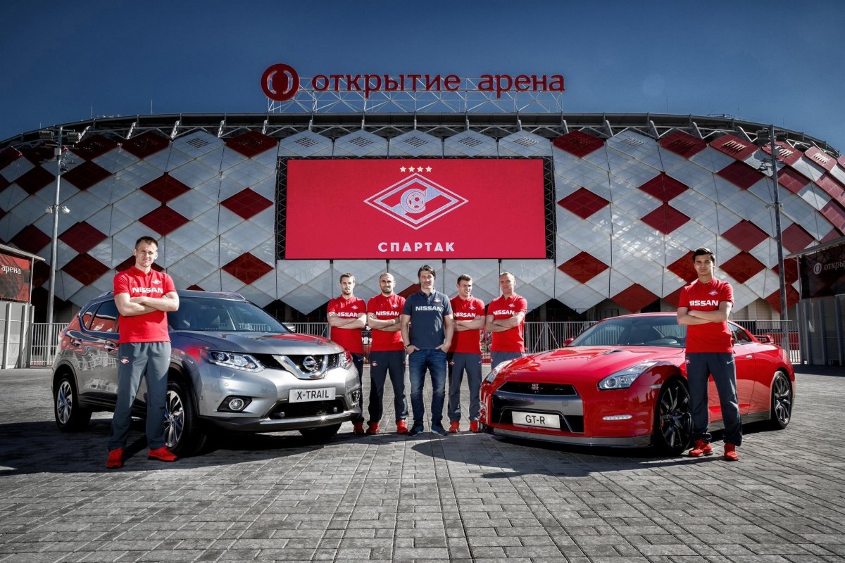 Машина на дороге