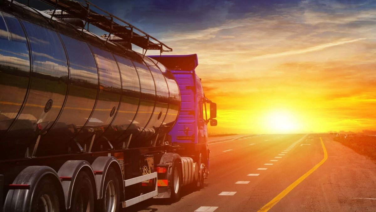 Фура с опасным грузом