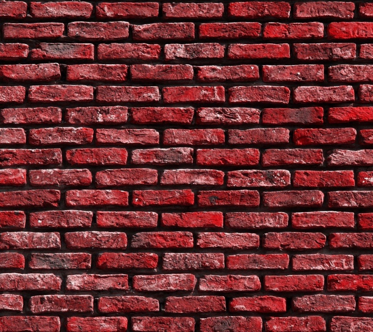 Красная кирпичная стена