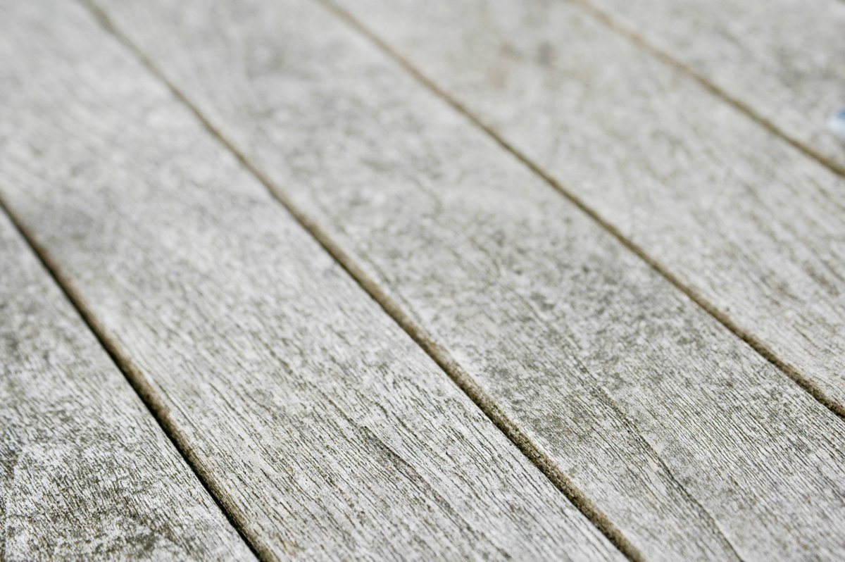 Светлая поверхность стола