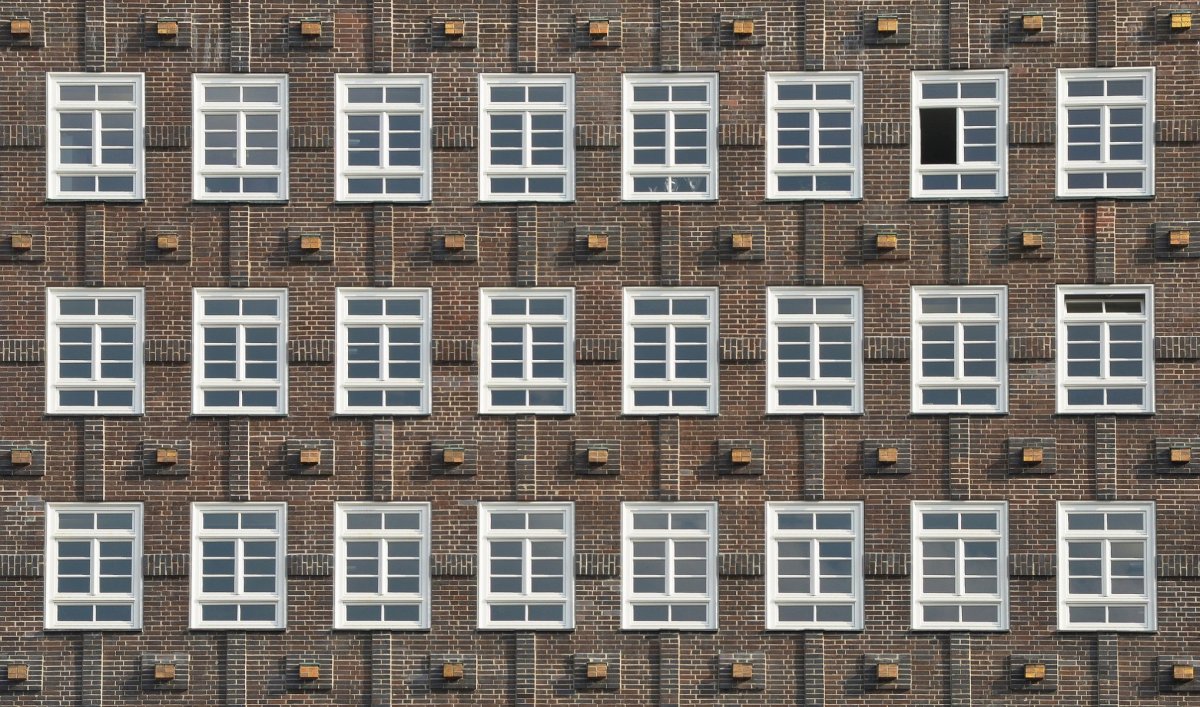 Стена с окном