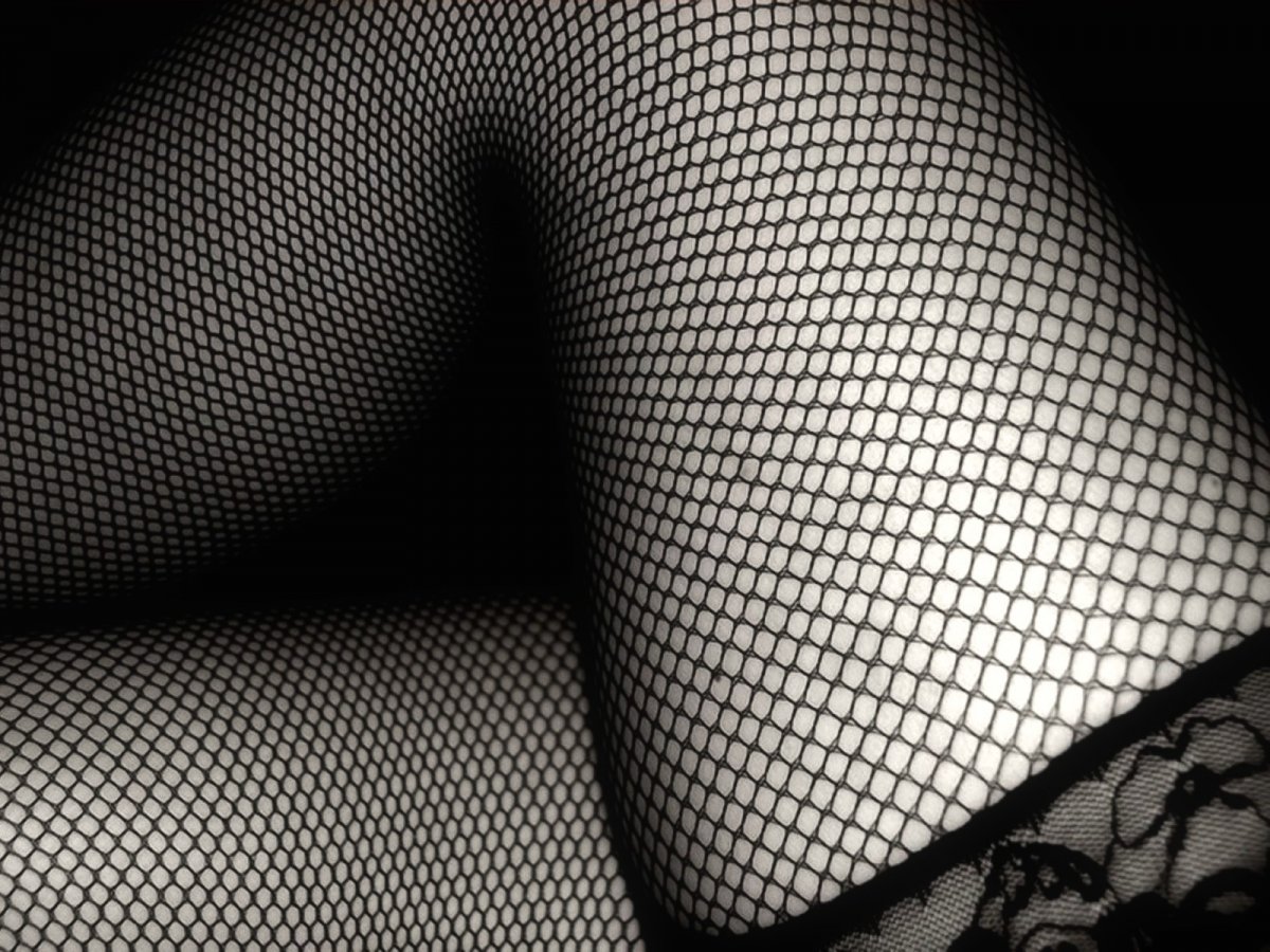 Девушки в сетчатых колготках