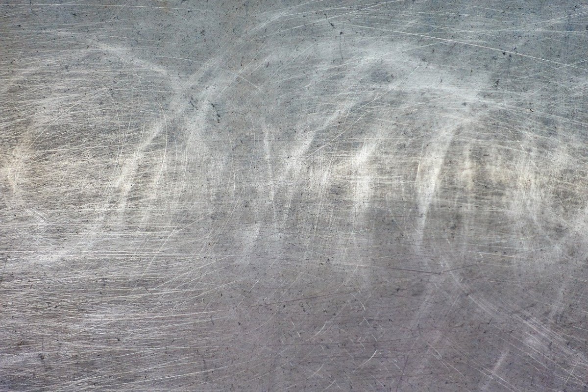 Царапины на металле