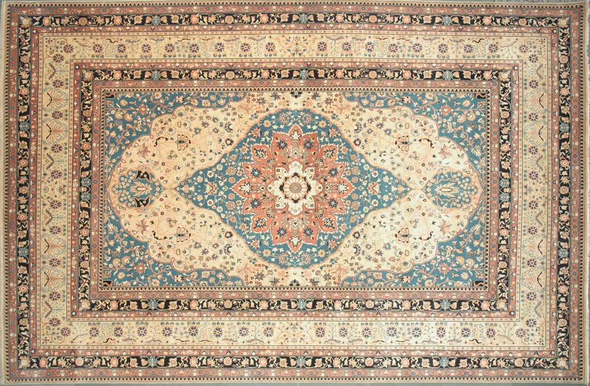 Красивый ковер Восточный