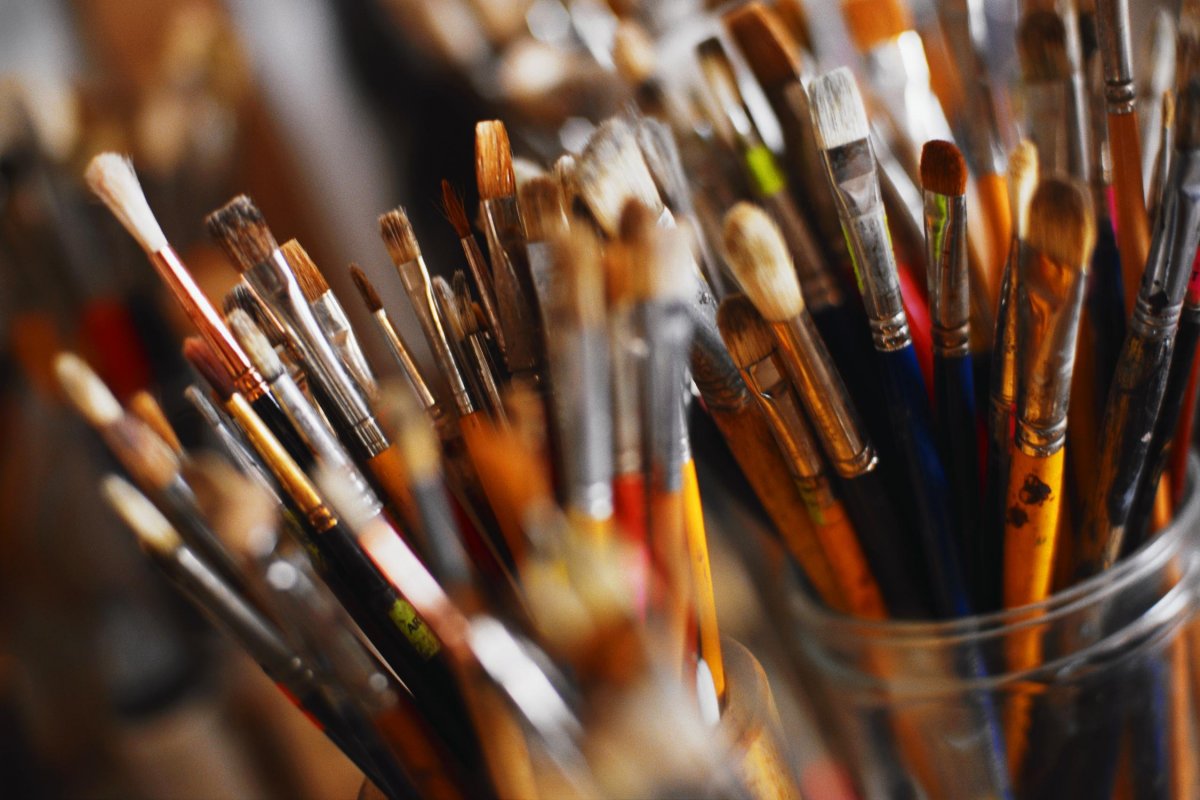 Краски с кисточкой