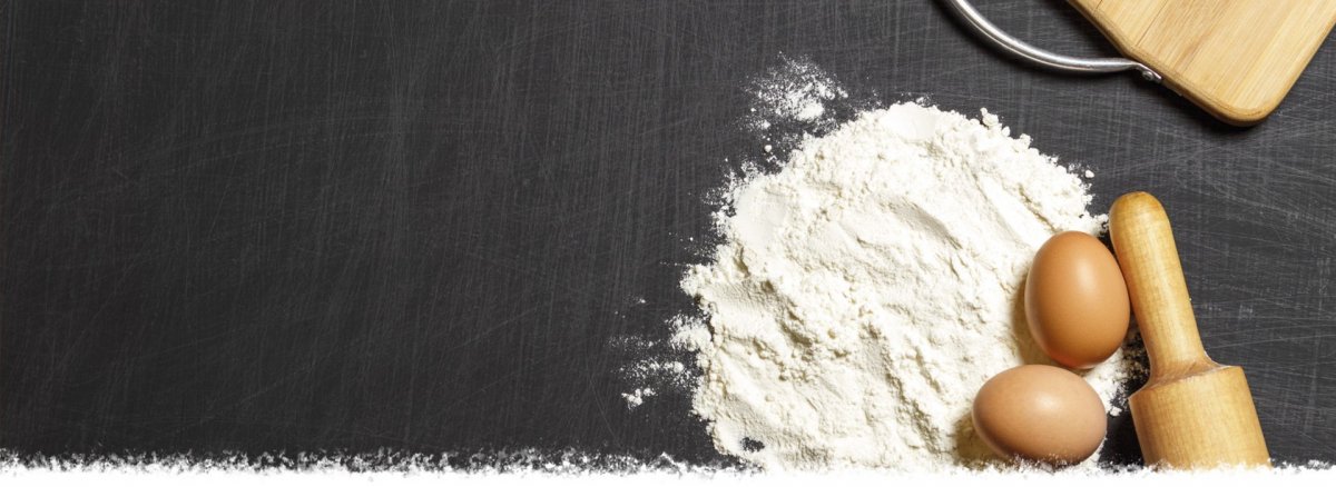 Мука на столе вид сверху