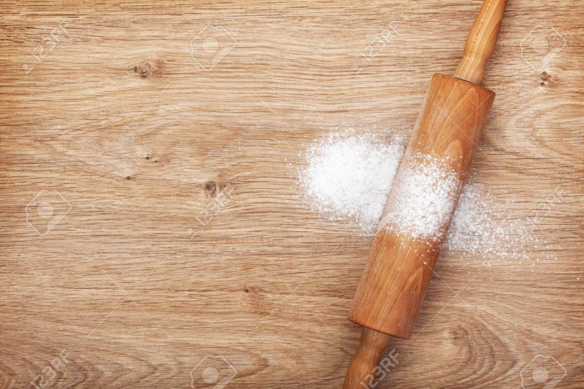 Деревянный фон с мукой