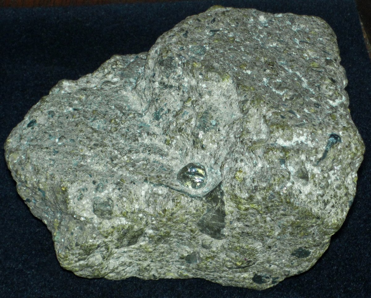 Алмаз в кимберлите