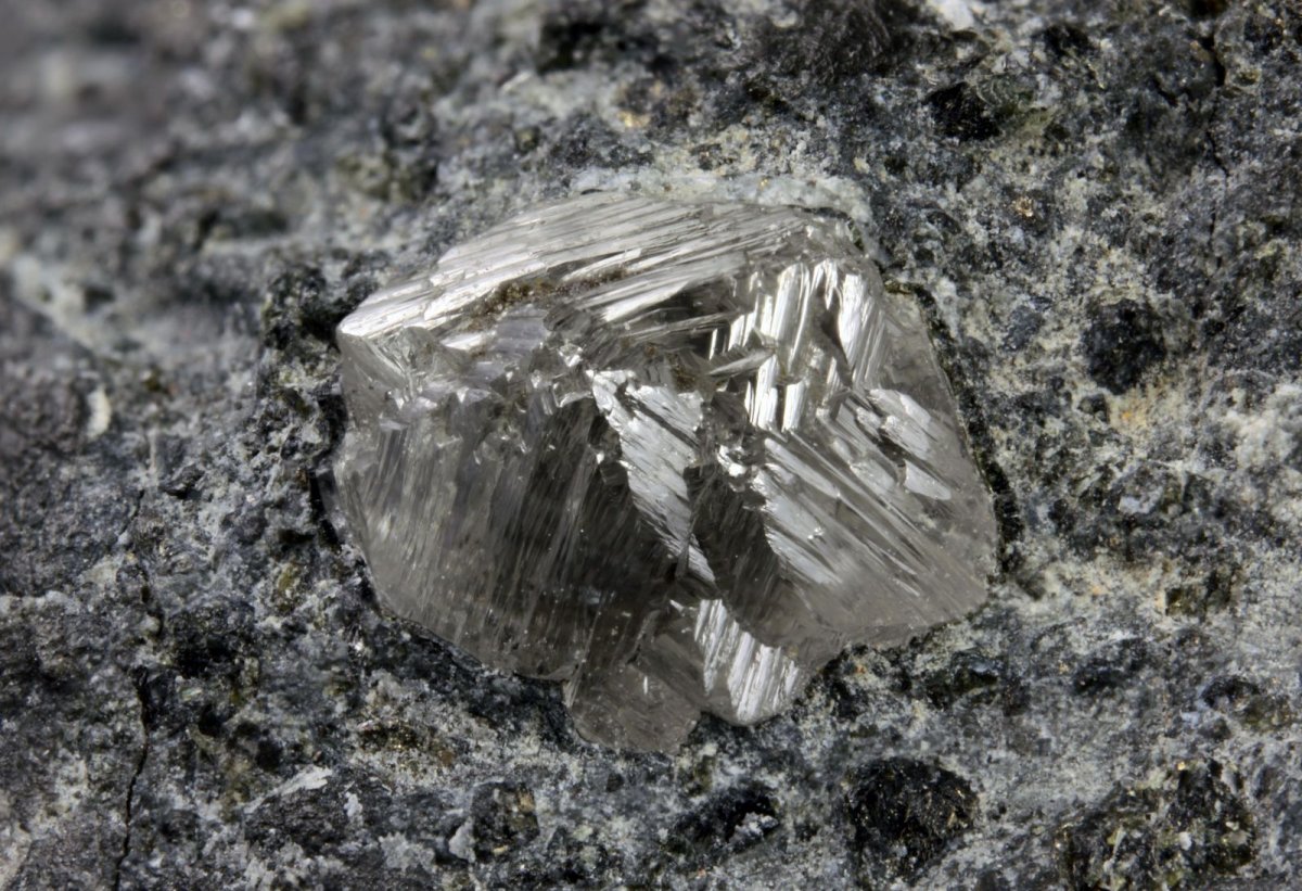 Алмаз в кимберлите