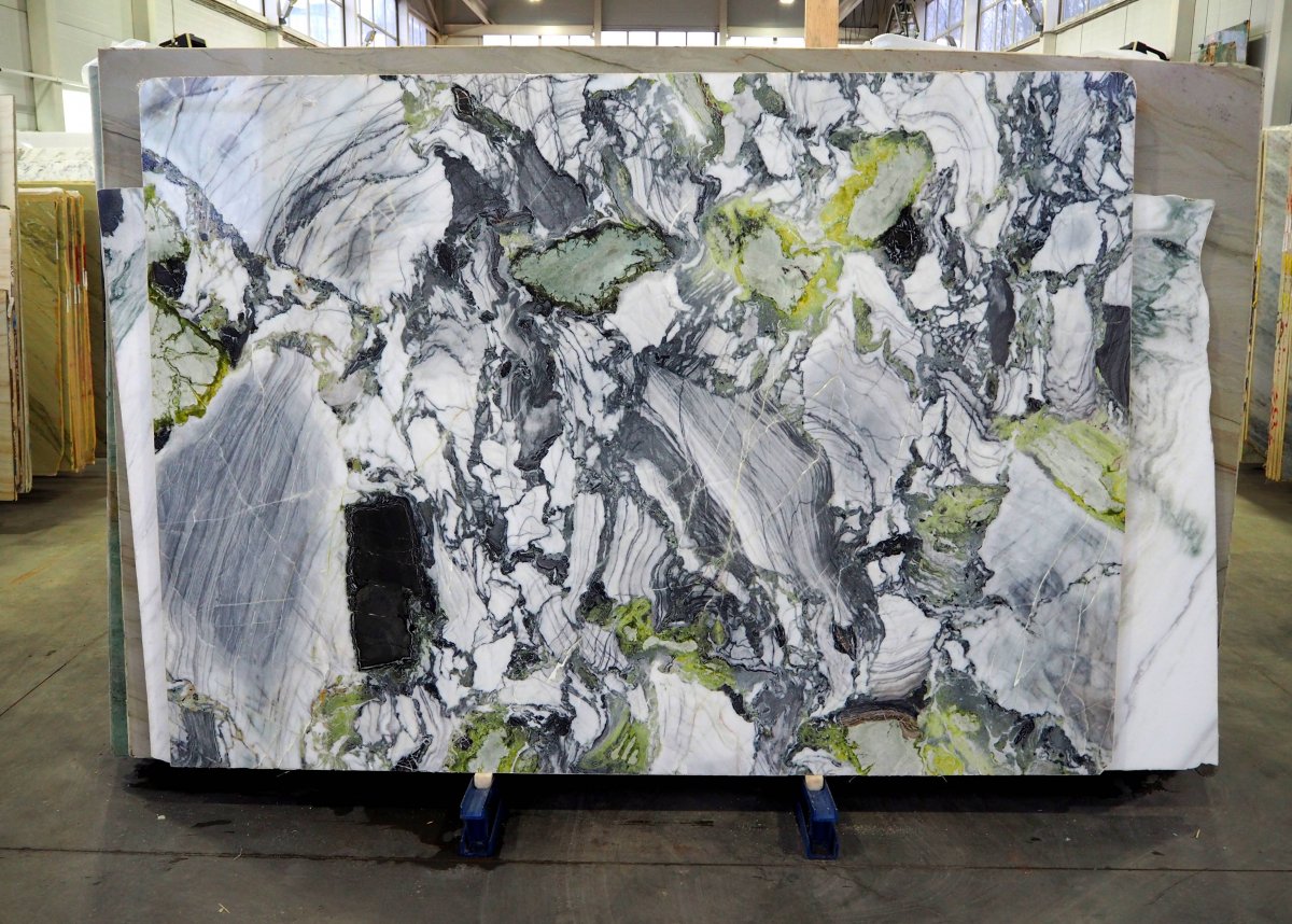 Крупноформатный керамогранит Калакатта SKINLAM Calacatta Extra SN