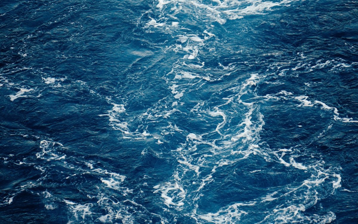 Поверхность воды