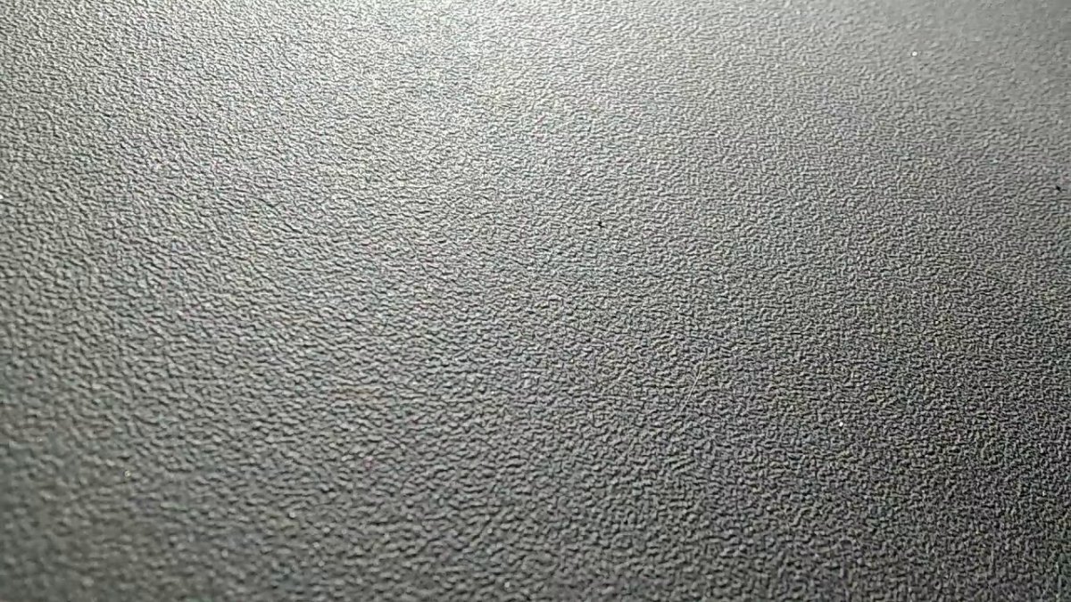 Светло серая кожа