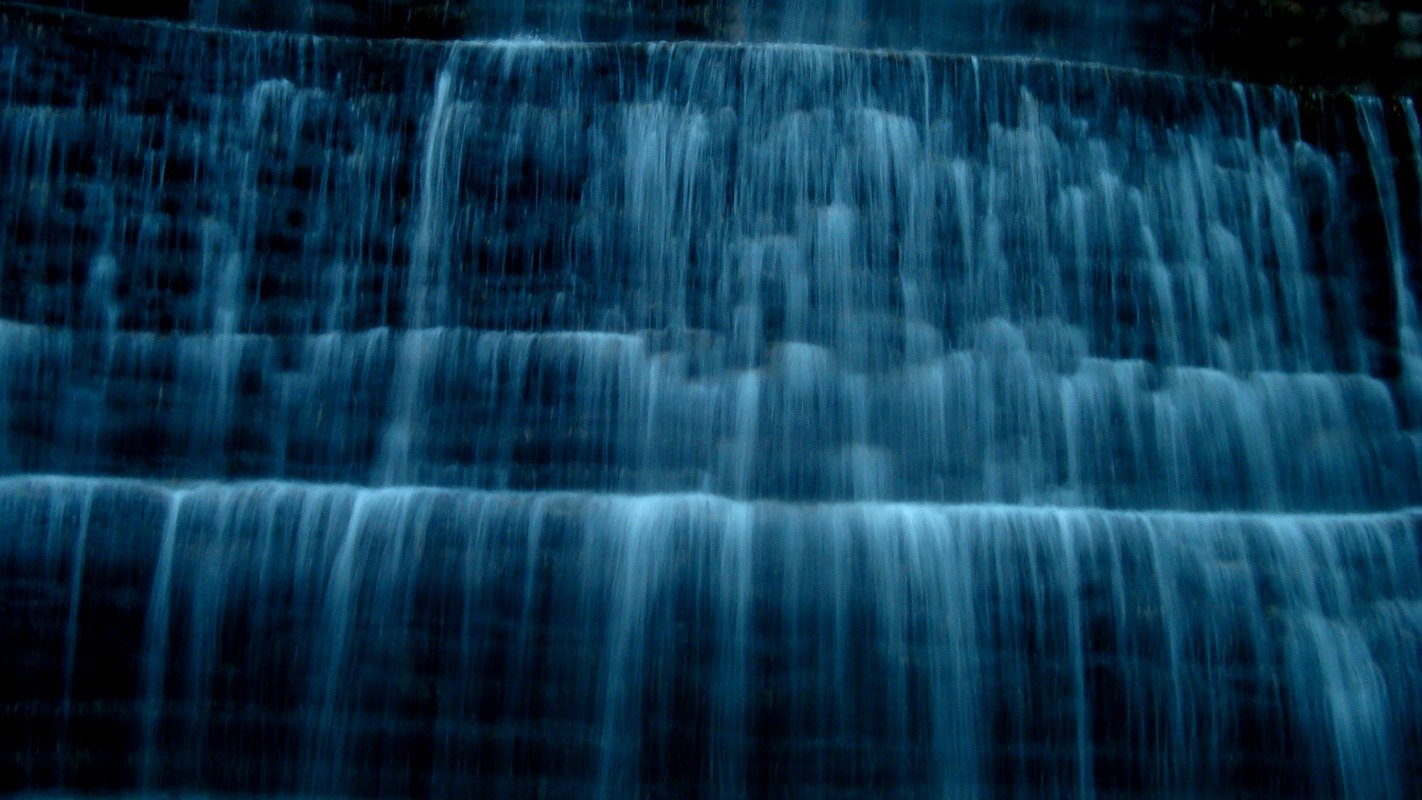 Видео падающей воды. Водопад текстура. Текстура падающей воды. Стена с падающей водой. Текстура водопада бесшовная.