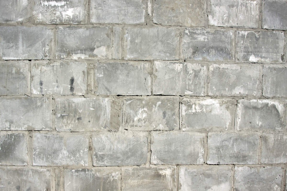Стена из бетонных блоков