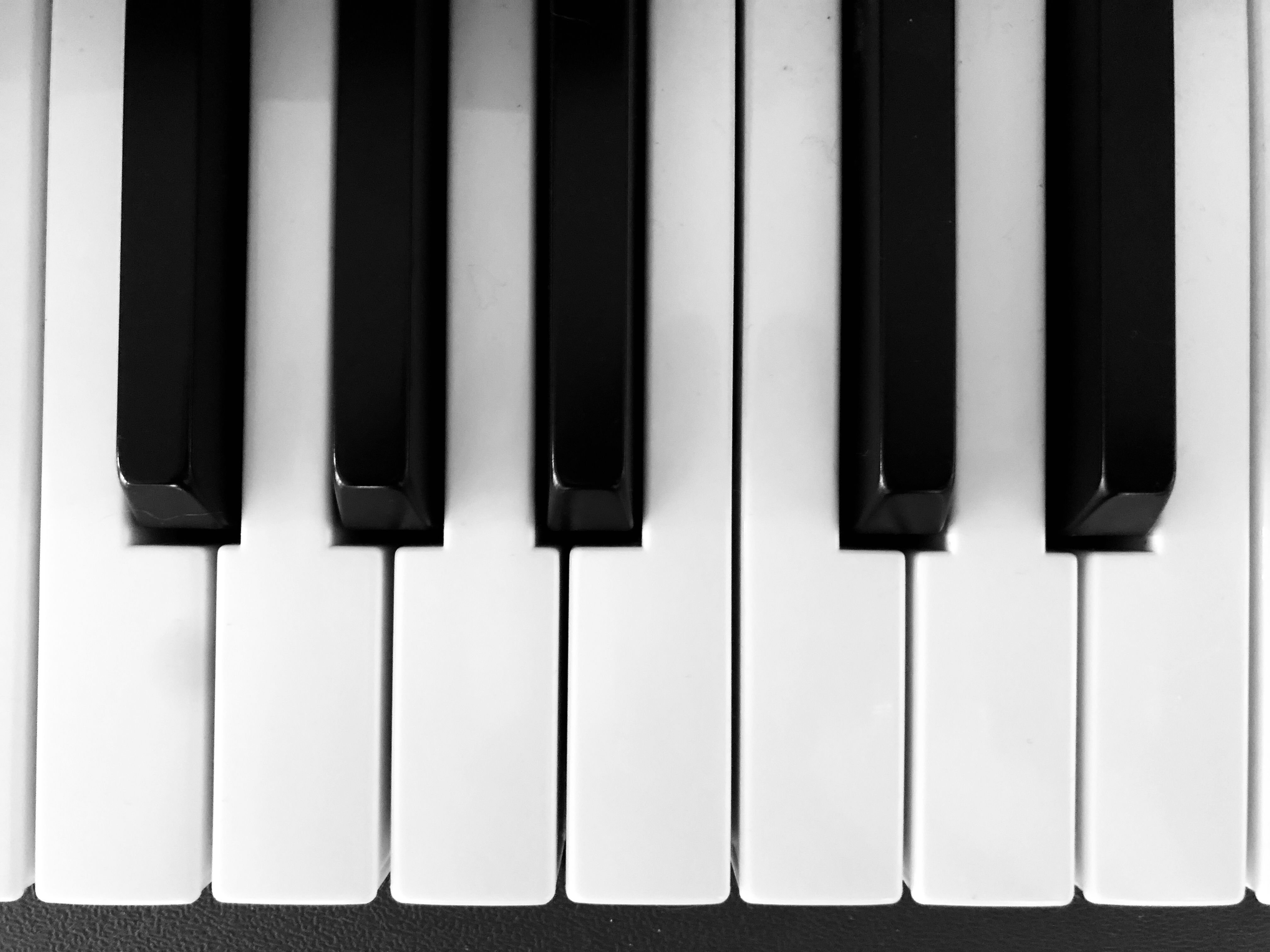 Фортепиано черные клавиши. Пианинная клавиатура. Клавиши фортепиано. Клавиатура пианино. Фортепианная клавиатура.