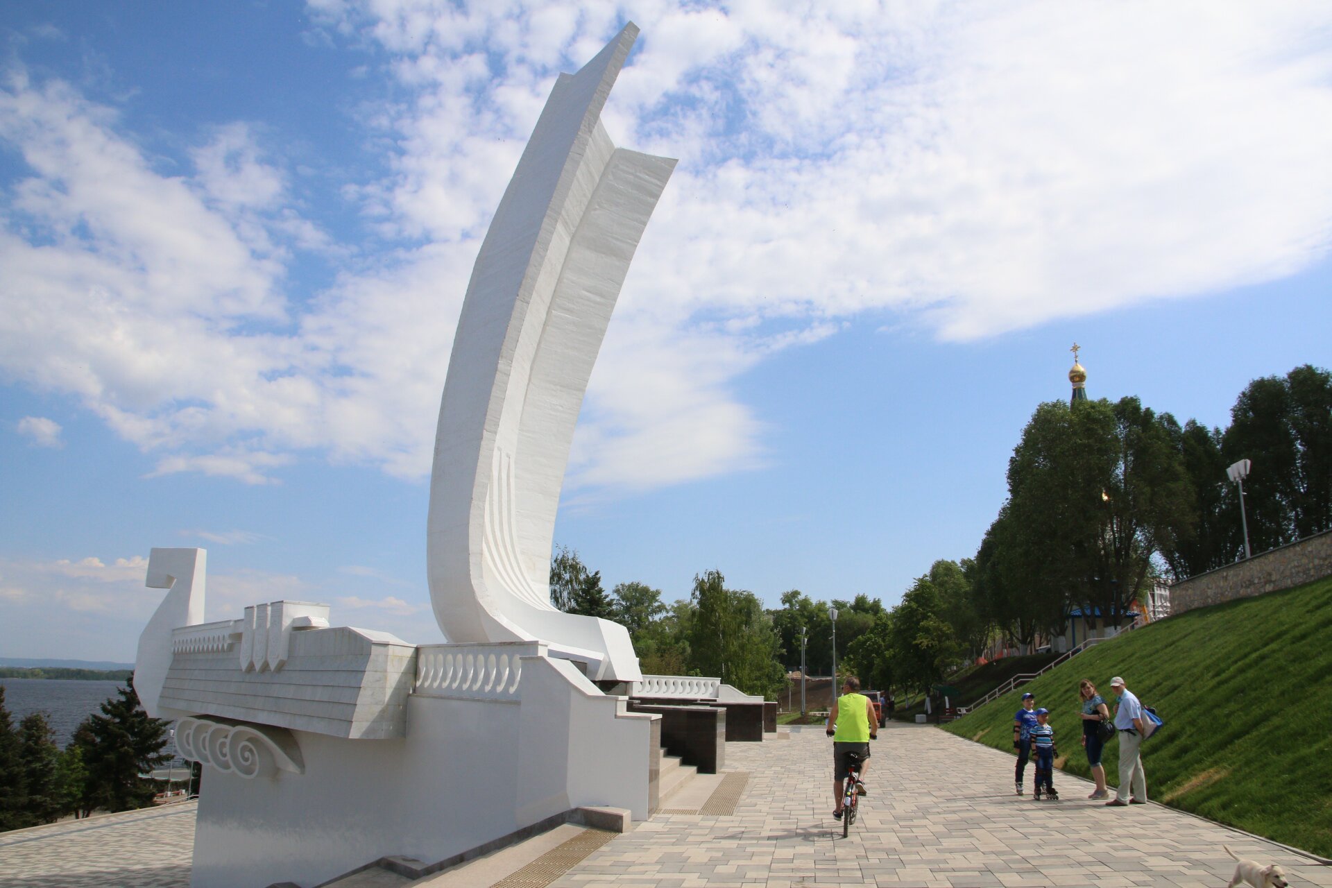 Памятник ладья. Достопримечательности Самары Ладья. Ладья Самара набережная. Монумент Ладья Самара.