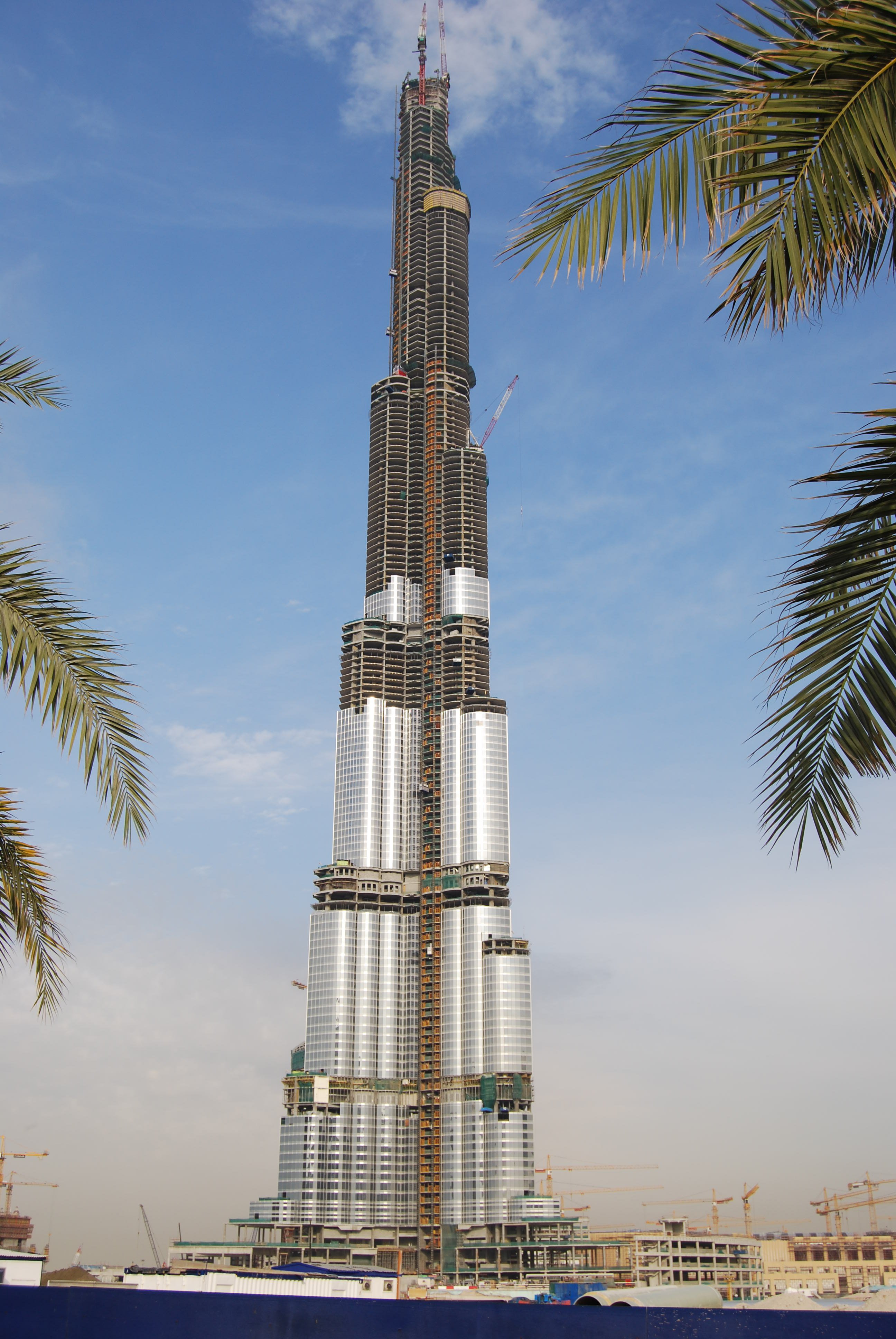 Бурдж халифа объединенные. Башня Бурдж Халифа. Небоскрёб Бурдж-Халифа в Дубае. Дубаи небоскрёб буржхалипа. Башня в Дубаи Бурж Халиф.