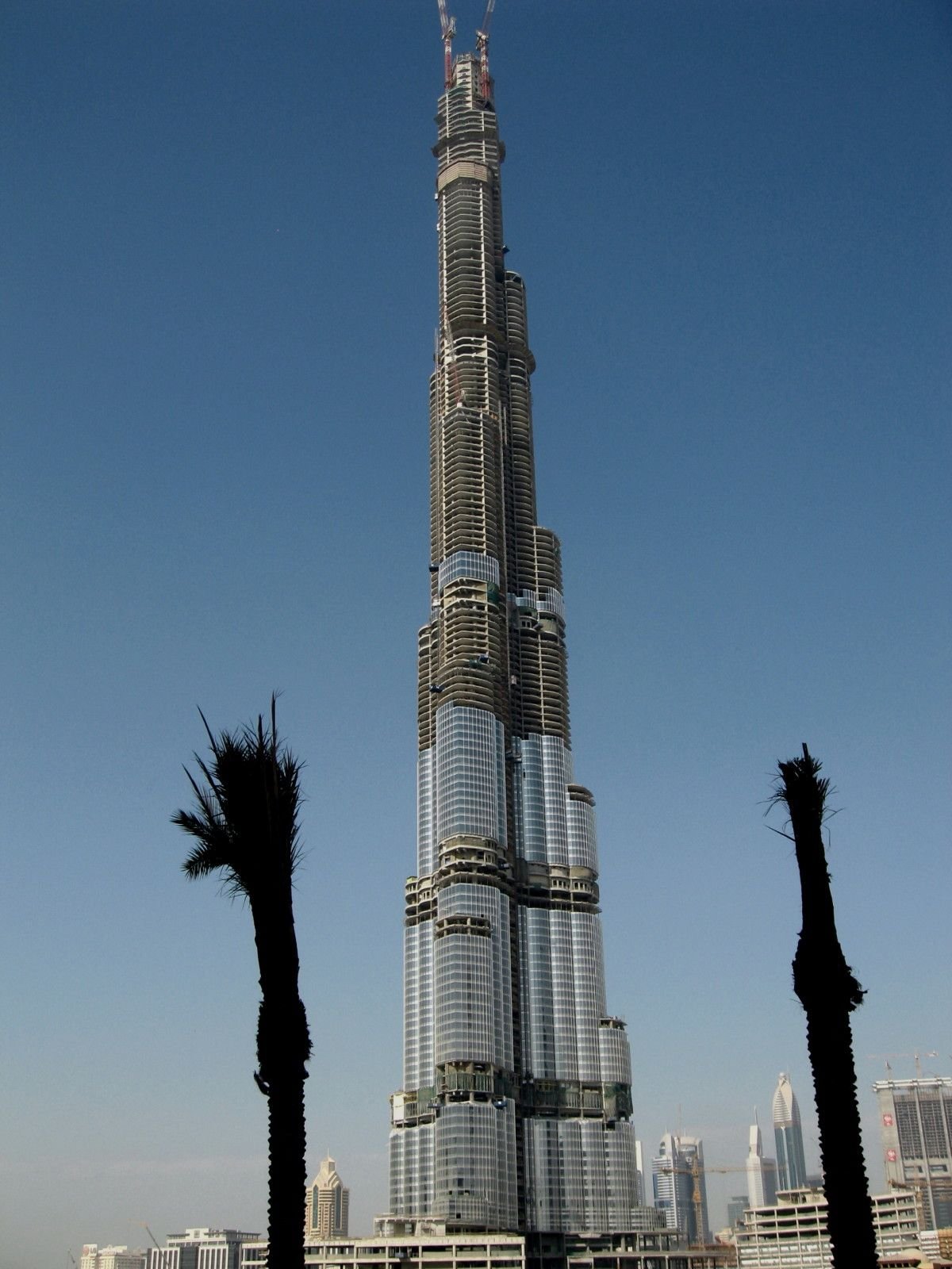 Бурдж халифа какой год. Башня Бурдж Халифа. Небоскрёб Бурдж-Халифа в Дубае. Самая высокая башня в мире Бурдж Халифа. Бурдж Халифа 2009.