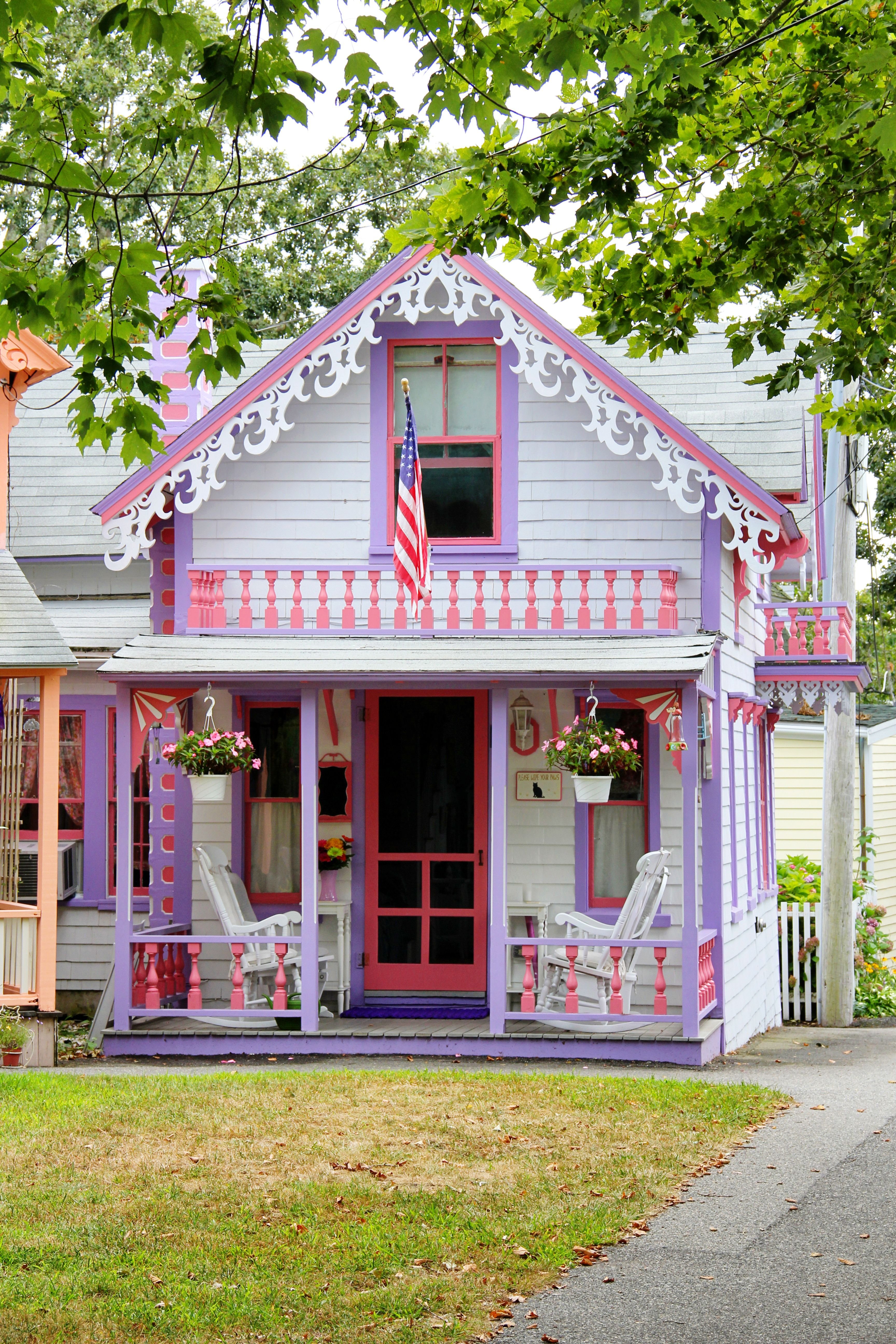 Красивые розовые дома. Розовый дом. Розовый домик. Детский домик розовый. Розовый дачный домик.