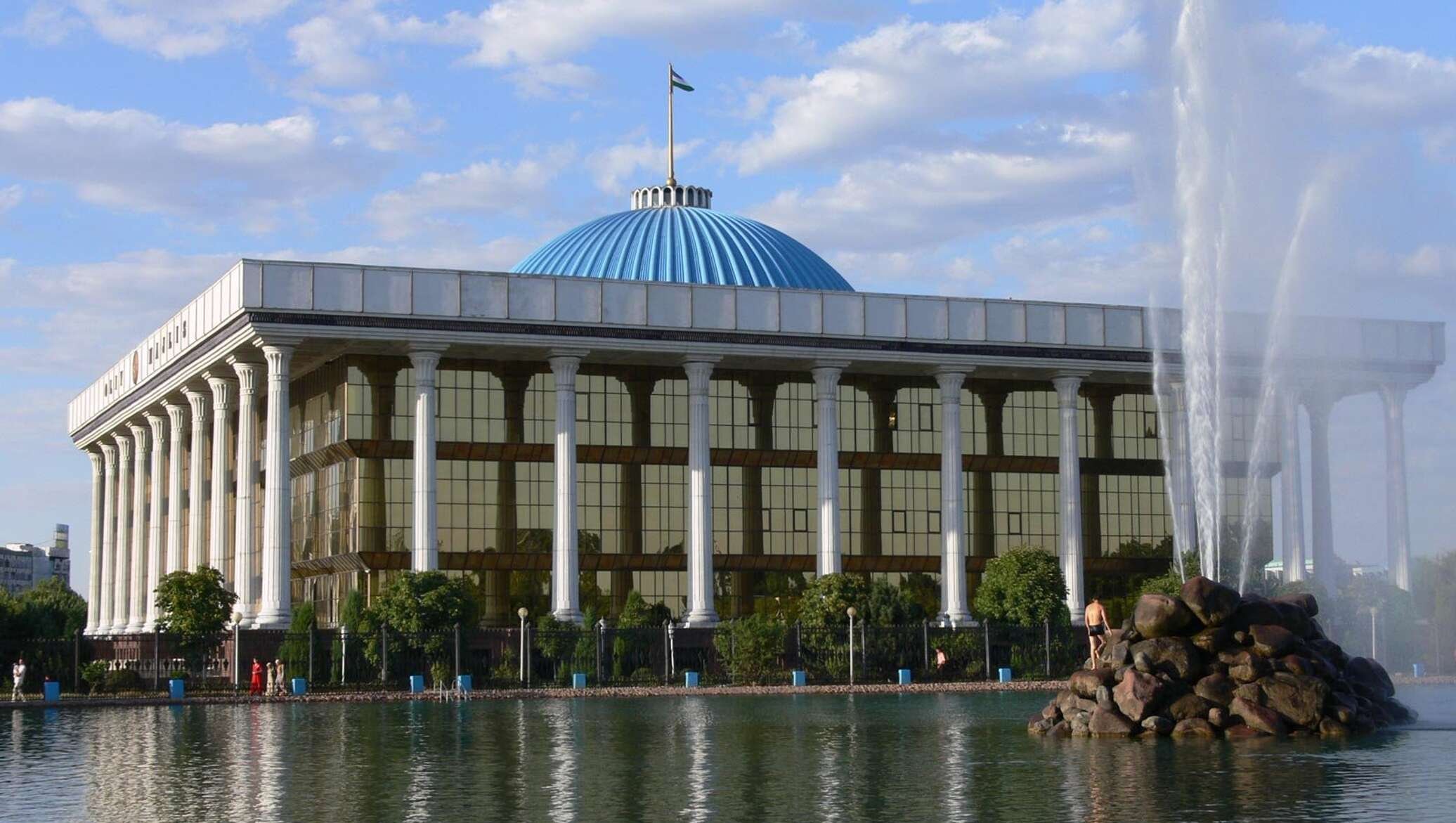 Здание Кабмин Узбекистан