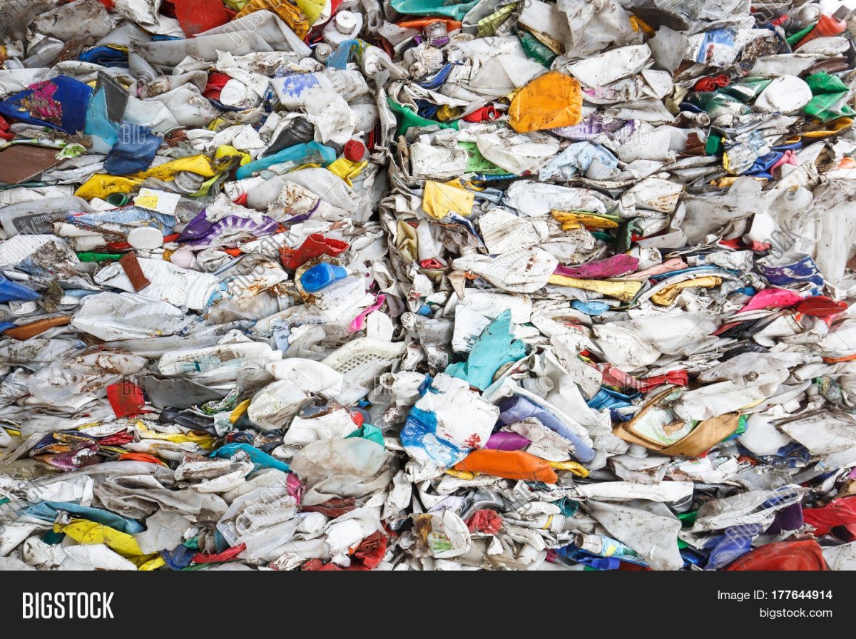 Прессованные блоки мусора