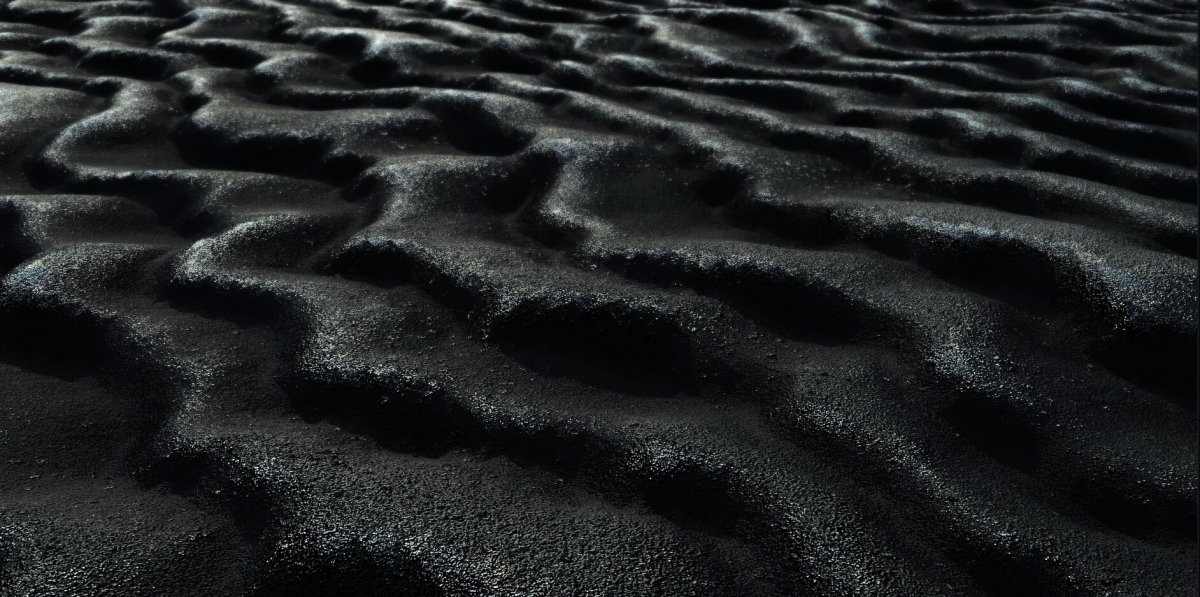 Черное пятно нефти