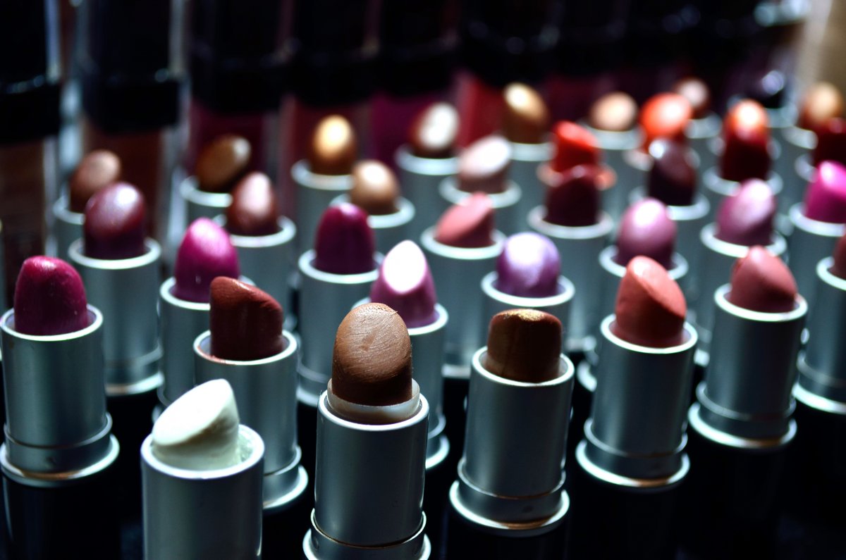 Много помад