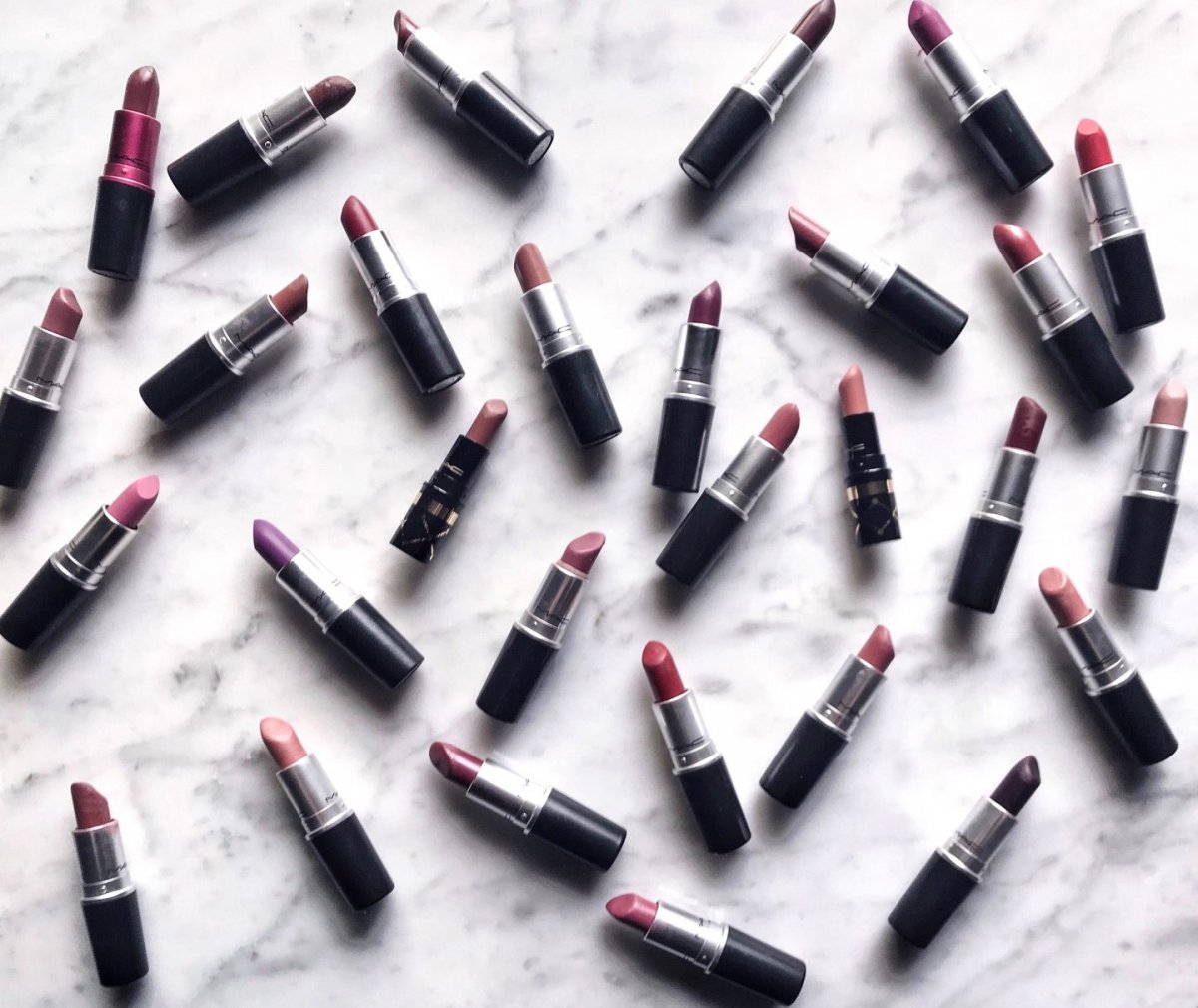 Помада рисовать