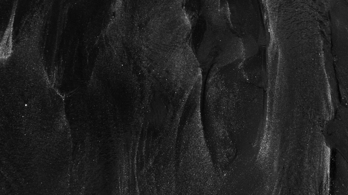 Черная поверхность