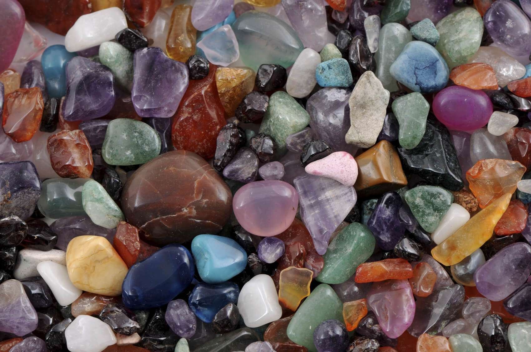 Precious stones. Самоцветы поделочные камни. Минералы Самоцветы полудрагоценные камни. Цветные камушки. Разноцветные камни.
