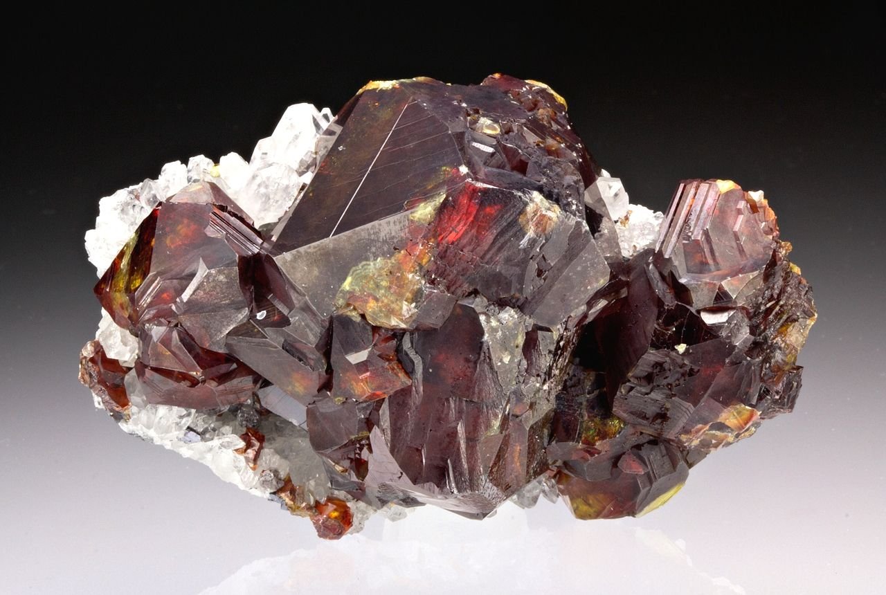 Minerals zinc. Сфалерит камень минерал. Минералы сульфиды сфалерит. Минерал цинка сфалерит. Сфалерит (цинковая обманка).