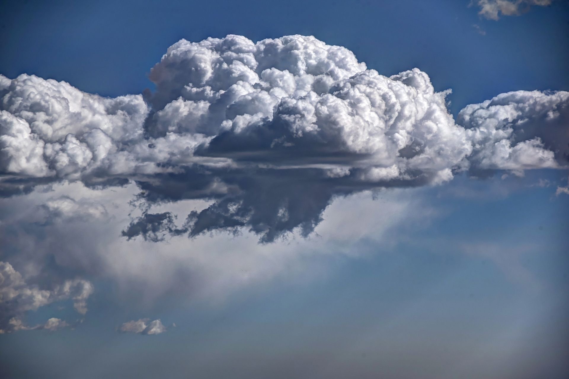 Облака руках облака качаются. Кучевые дождевые облака. Мощные кучево дождевые облака. Кучевые (Cumulus, cu). Кучево-дождевые лысые облака.