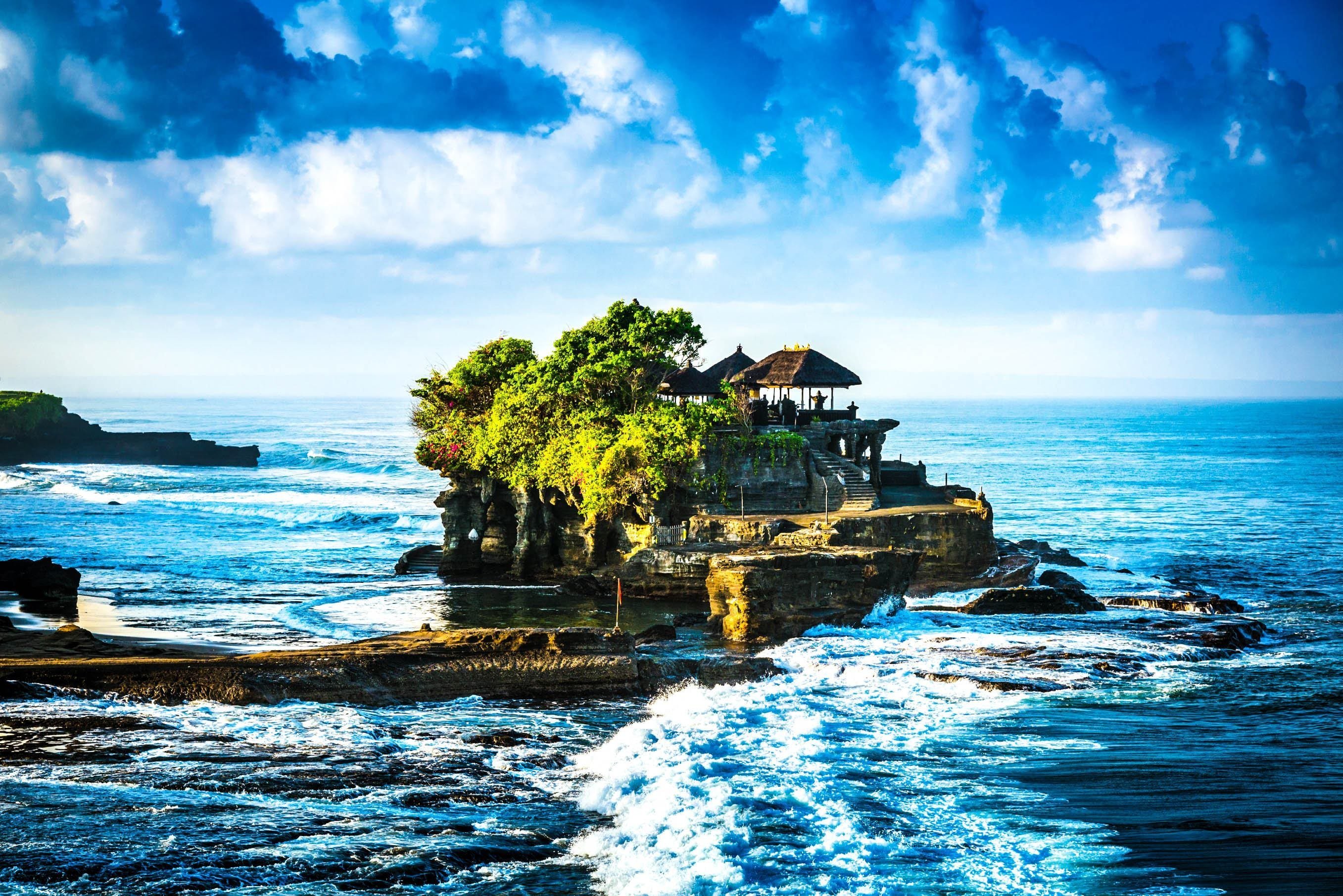 Самые красивые бали. Остров Бали Индонезия. Пура Танах лот Бали. Бали (остров в малайском архипелаге). Храм Пура Танах лот.