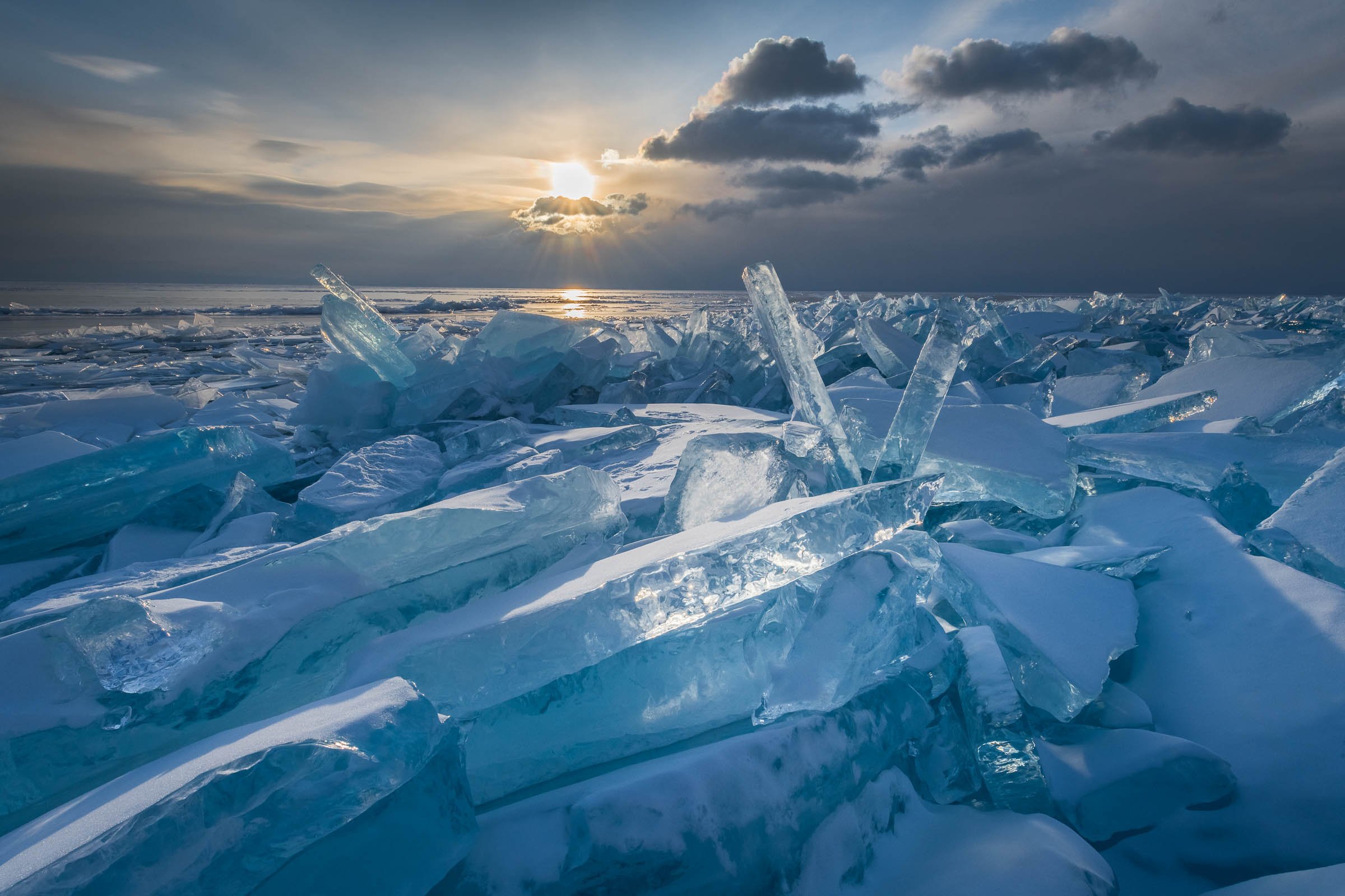 Северный ледовитый океан хаос торосов долгая. Ледяные Торосы на Байкале. Лед Байкала Торосы. Торосы Северного Ледовитого океана. Торосы Карское море.
