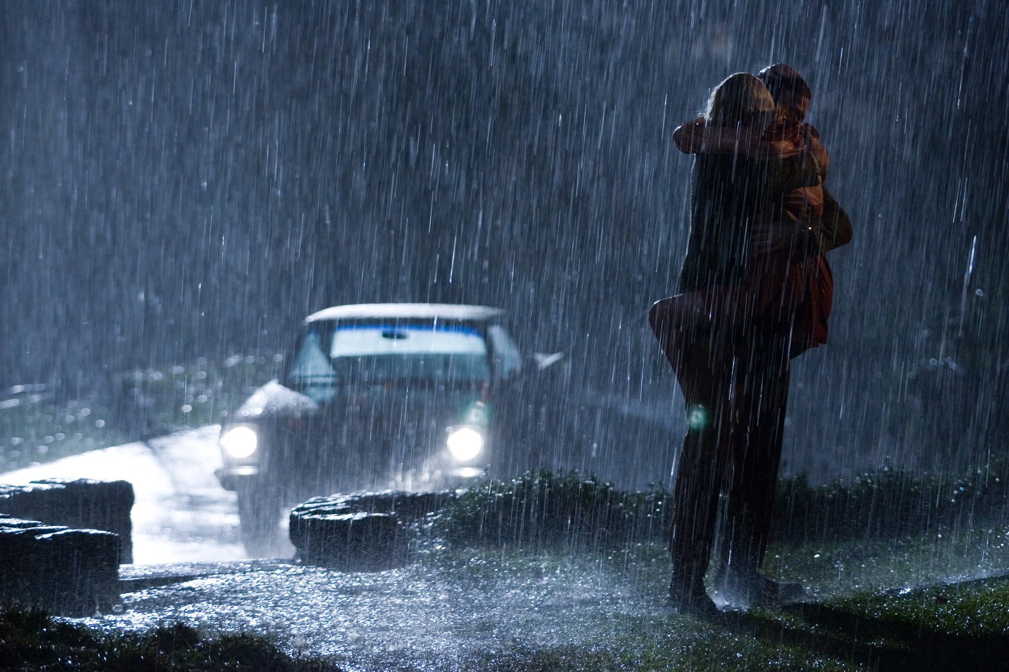 Looking for the rain. Человек под дождем. Идет под дождем. Девушка дождь. Машина дождь.
