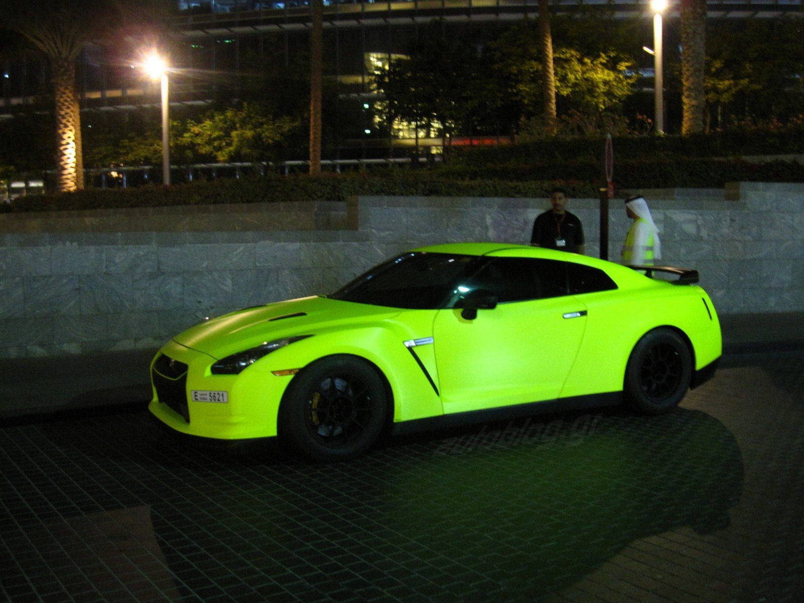 Кислотные машины. Nissan GTR r35 неон. Неоновый ГТР Ниссан зеленый. Nissan Skyline GTR r35 салатовый. Ниссан ГТР кислотный.