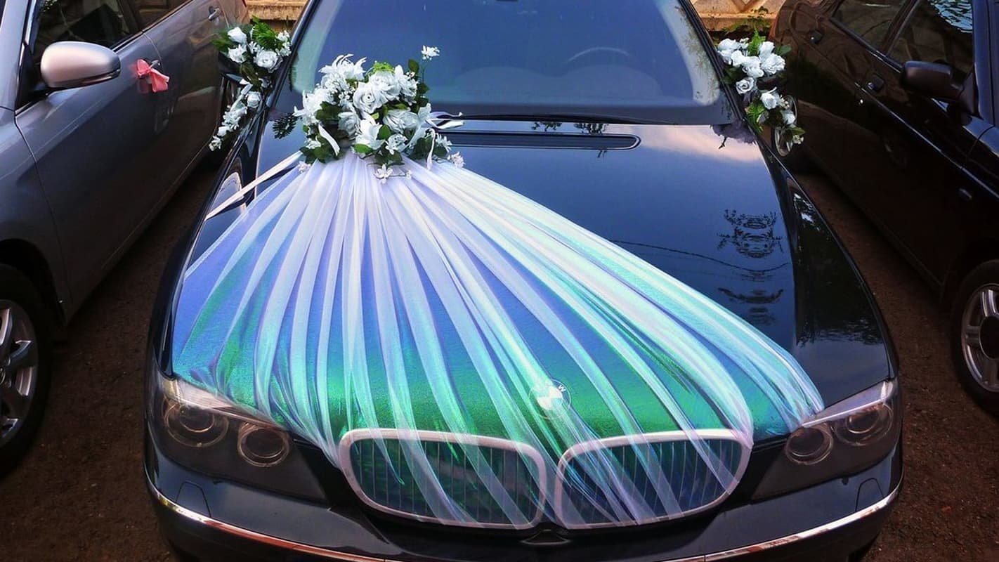 Как украсить машину на свадьбу? Фотографии идей